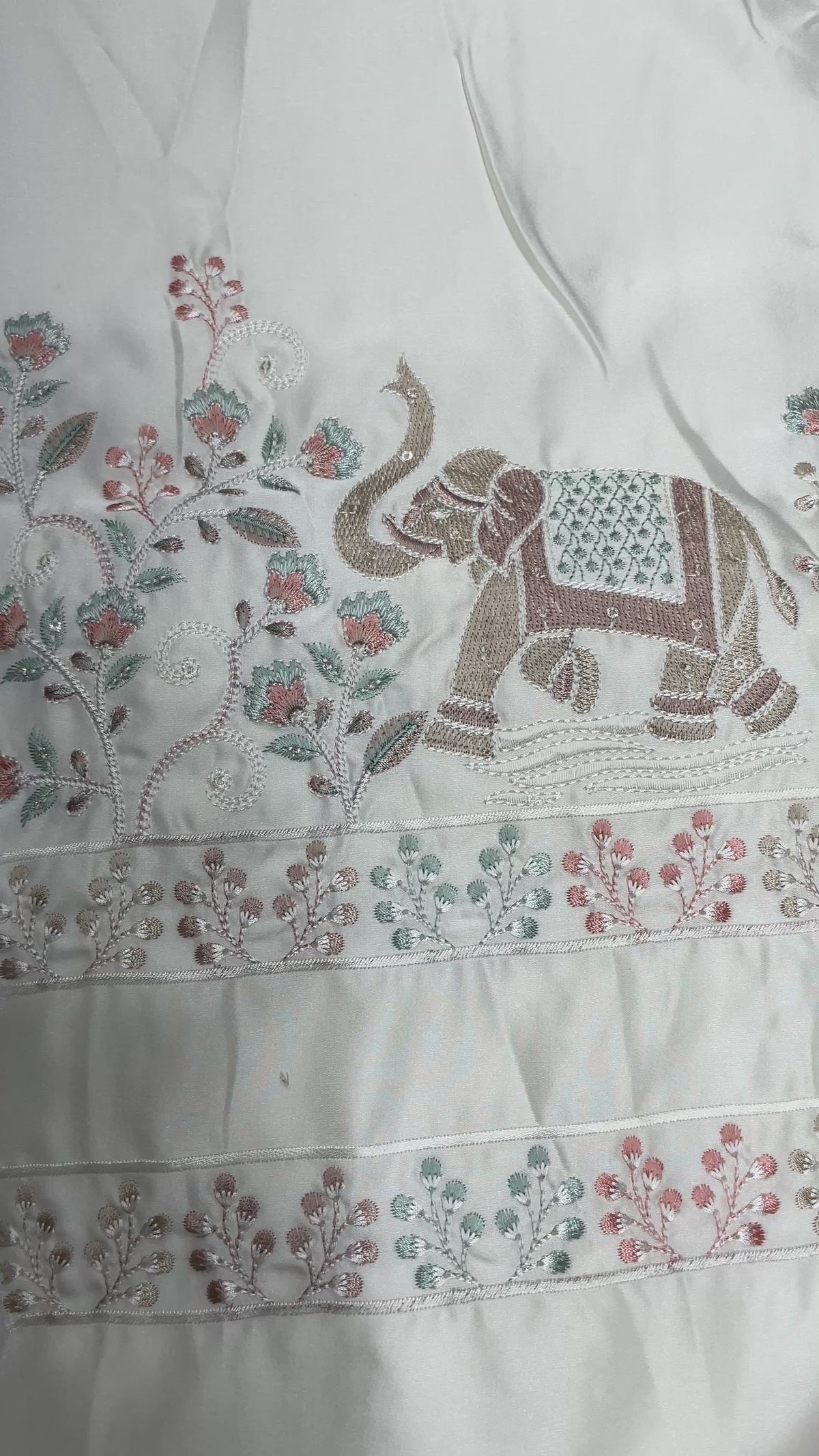 Heritage Elegance: Embroidered Ombré Kurta Bundi Set
